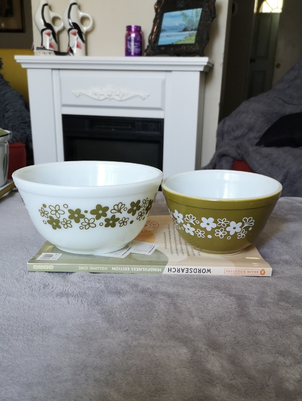 Vintage Set of 2 Pyrex Small & Medium Spring Blossom Avocado Green Mixing Bowls